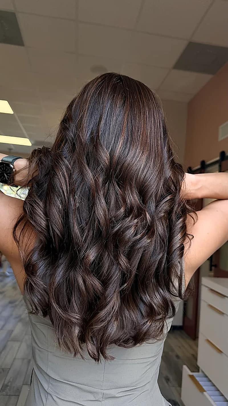 Voluminous dark waves created with volume weft extensions
